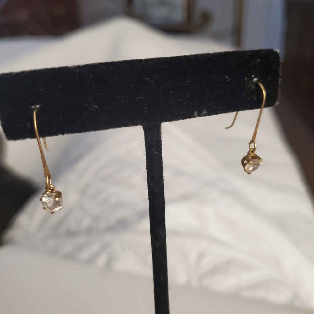 14K yg Gold Dangle Heart Stone Earrings